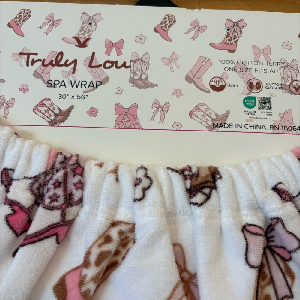 Truly Lou NWT Pink Cowgirls Boots Spa Wrap, 30”x56”, 2 snaps button- closure - Picture 7 of 7